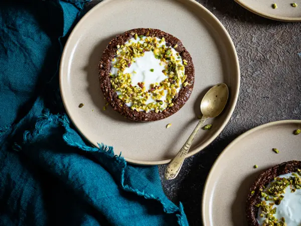 Mini chocolate nut cakes filled with SKYR coconut crostatine_senza_cottura_con_skyr_al_cocco-5.jpg